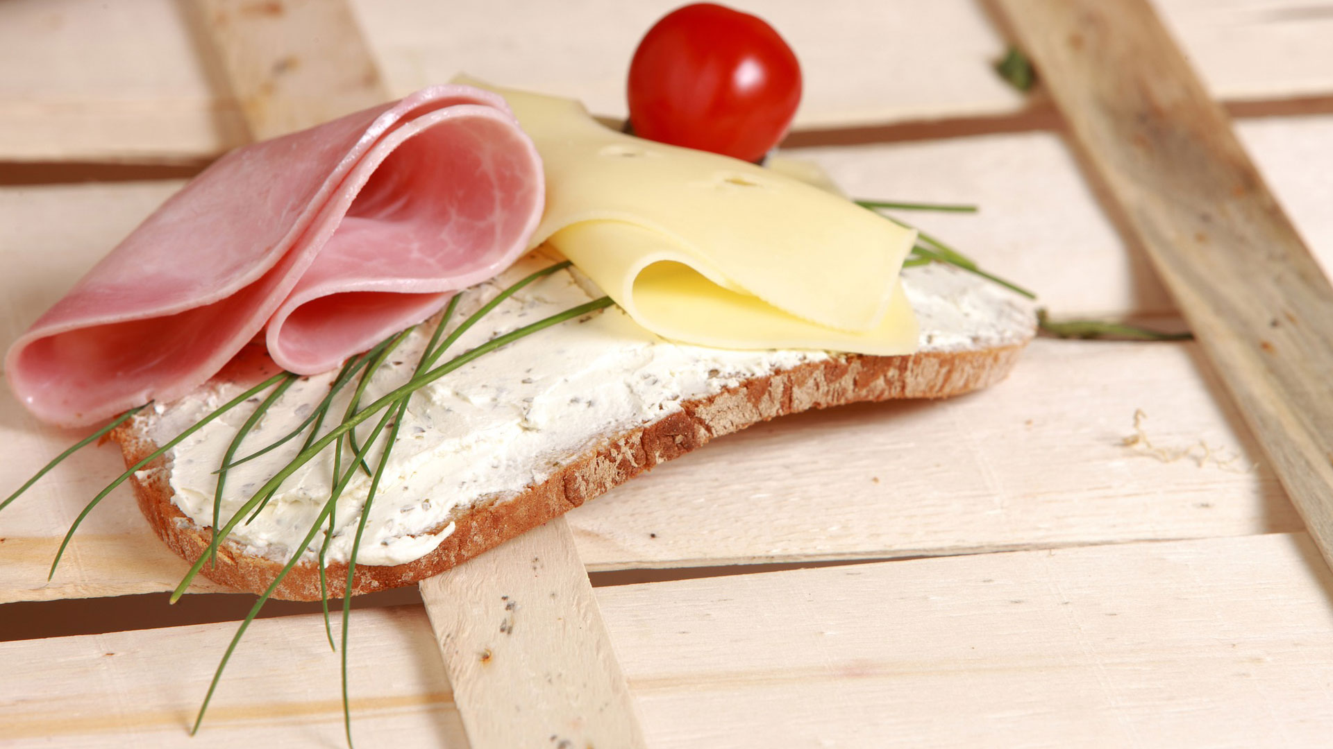 6 najvećih pogrešaka kod držanja dijeta - kruh, šunka, sir, rajčica